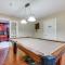 Pool Table and Patio Cozy Lawrenceville Apt - 罗维莎
