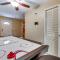Pool Table and Patio Cozy Lawrenceville Apt - 罗维莎