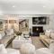 Chateau Roaring Fork 24, Remodeled Condo w River Views, Large TVs, Fireplace, Near Gondola! - أسبين
