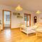 Spacious Home with Tropical Garden, BBQ, Near Seaside