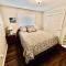 The Lighthouse Pet Friendly Hot Tub BBQ Sleeps 11