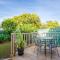 Spacious 3-Bed Mid Century Home Near CBD
