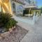 Palm Paradise retreat: 2Bedroom apt with Pool View