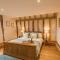 The Thatched Barn by Bloom Stays - Brabourne