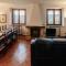 Siena’s Edge Apartment Rustic Villa Charm