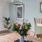 Charming coastal cottage - pet friendly!
