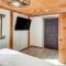 Waterfront Duluth Cabin with Deck and River View! - دولوث