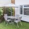 Rugby Coach House, Central location, 5 star rating