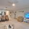 Cozy Condo less than 3 min walk to White Sandy Beaches - هولمز بيتش