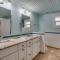 3 min walk to the beach with large private pool - Holmes Beach