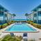 Beach front view and only steps to the white sandy beach - هولمز بيتش
