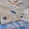 Beach front view and only steps to the white sandy beach - هولمز بيتش