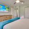 Beach front view and only steps to the white sandy beach - هولمز بيتش