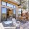 Meadowlark in Tahoe Donner - Modern 4BR w great views, hot tub & HOA amenities - Truckee