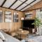 Secluded Cabin Hot Tub, Huge Deck, Fire Pit, WiFi