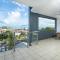 Panoramic views 3BR Cairns City Apartment - Кэрнс