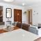 Beautiful Ground Floor Apartment BC02 - Lelantos, Theseus Village