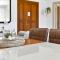Beautiful Ground Floor Apartment BC02 - Lelantos, Theseus Village