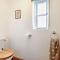 3 Bed in Lower Rochford 94240 - Newnham