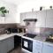 Center 2Br Apt w/ parking and 250m walk from beach