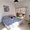 Center 2Br Apt w/ parking and 250m walk from beach