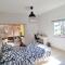Center 2Br Apt w/ parking and 250m walk from beach
