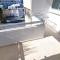 Center 2Br Apt w/ parking and 250m walk from beach