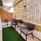 Center 2Br Apt w/ parking and 250m walk from beach