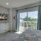 Amazing Beach Views while you relax balconies - برادنتون بيتش