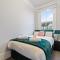 Parea Living - Leytonstone, 2-Bedroom Serviced Apartment, Free Parking, Remote Working - Londýn