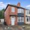 Elegant 4 Bedroom Near South Park Sleeps 7 - Darlington