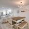 Enjoy Sunset Views From 2 Private Balconies - برادنتون بيتش