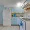 Englewood Apartment with Shared Pool 1 Mi to Beach - إنغلوود
