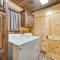 Broken Bow Cabin on 1 Acre with Hot Tub and Fire Pit! - Stephens Gap