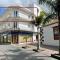 VISTA PLAZA - Exceptional Location