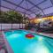 The Farm House! Spacious private pool home with grill and fully stocked kitchen! - 布雷登顿