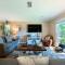 The Farm House! Spacious private pool home with grill and fully stocked kitchen! - 布雷登顿
