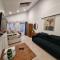 New, stylish studio flat with private patio and free on-street parking Check out at 11am - 伯恩茅斯