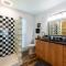 The Farm House! Spacious private pool home with grill and fully stocked kitchen! - 布雷登顿