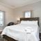 Downtown Retreat, Minutes from Main Street with Fenced in Backyard - Greenville
