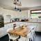 Cosy 3-bedroom home with garden and log burner. - 埃文河畔布拉德福