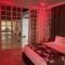 The PoolSide Pad- 5 mins from Airport & Beaches