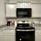 Cozy Rustic Condo w Pool ,Patio, Mailbox - دالاس