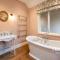Luxurious Vineyard Hideaway At Stanlake Park