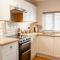 Cosy 2 bed cottage in charming village of Christleton - For up to 5 - Christleton