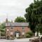Cosy 2 bed cottage in charming village of Christleton - For up to 5 - Christleton