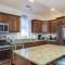 Lincoln Park Living - Suite 2