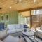 Chic Forest Hideaway in Broken Bow with Hot Tub
