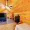 1 Mi to Dtwn Bristol Cottage with Hot Tub and Grill!