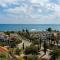 Coral Bay Villa - Sleeps 6 - Pool - Parking
